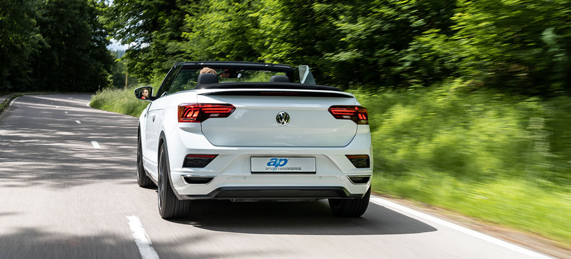 Beim ab Werk bereits mit einem Sportfahrwerk ausgerüsteten 300 PS starken VW T-Roc R wird durch den Einbau des ap Gewindefahrwerks eine stufenlose Tieferlegung von 15 bis 35 Millimeter und an der Hinterachse von 20 bis 45 Millimeter möglich.