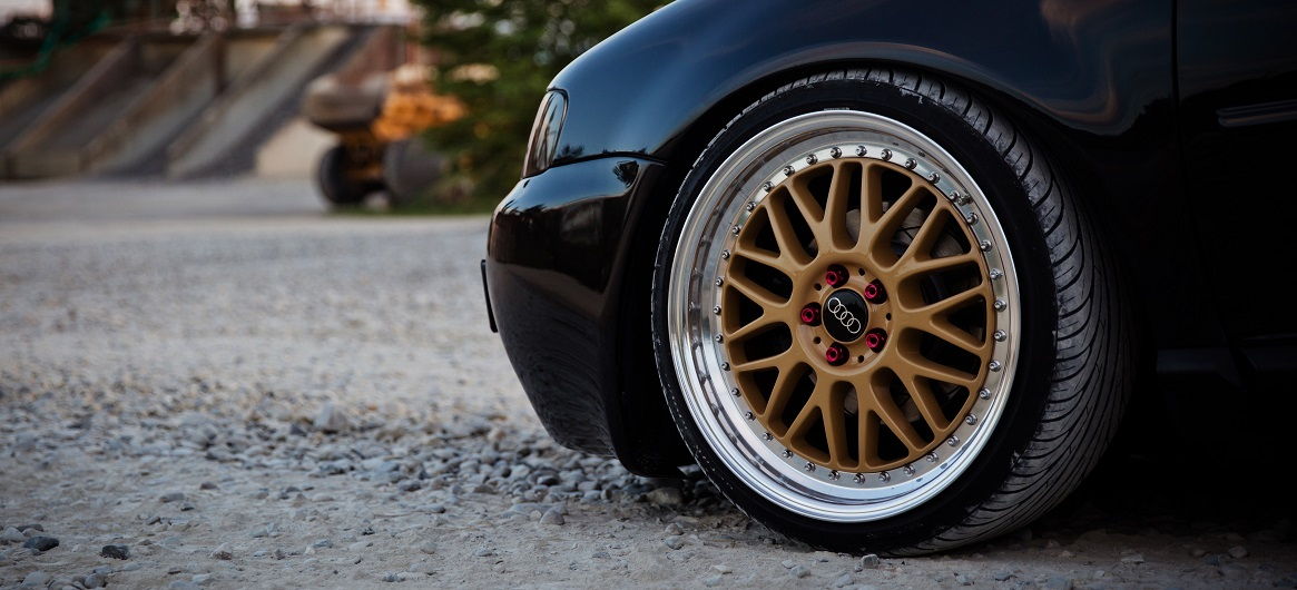 Schöne Tieferlegung mit einem ap Gewindefahrwerk bei einem Audi A3 8L