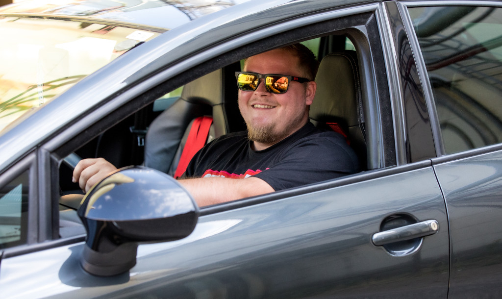 Ziemlich stolz ist Lucas auf seinen mit einem ap Gewindefahrwerk tiefergelegten Seat Leon Cupra R